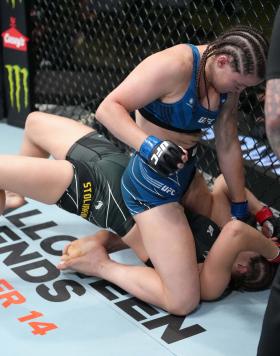 Chelsea Chandler finishes Stoliarenko via ground and pound in her UFC debut at UFC Fight Night: Dern vs Yan