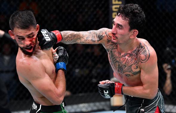  Max Holloway punches Yair Rodriguez of Mexico in a featherweight fight during the UFC Fight Night event at UFC APEX on November 13, 2021 in Las Vegas, Nevada. (Photo by Chris Unger/Zuffa LLC)