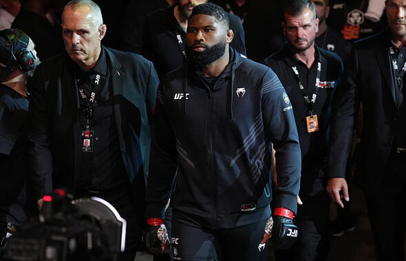 Curtis Blaydes prepares to fight Tom Aspinall of England in a heavyweight fight during the UFC Fight Night event at O2 Arena on July 23, 2022 in London, England. (Photo by Jeff Bottari/Zuffa LLC)