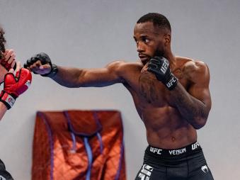 Leon Edwards prepares for his bout at UFC 263 on June 9, 2021. (Photo by Zac Pacleb)